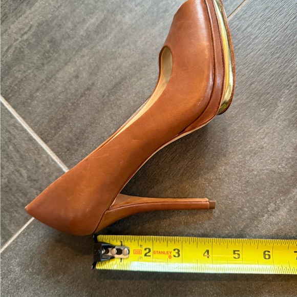 Vince Camuto Signature Tan Leather Peep Toe Heels size 7 - Picture 4 of 4